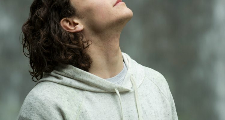 Comment bien porter la coupe mi-longue, messieurs ?