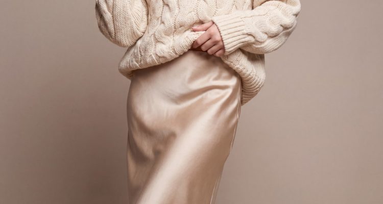 Capsule soie : constituer une garde-robe minimaliste et élégante