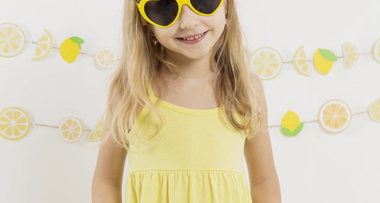Choisir des lunettes de soleil adaptées à ses yeux des enfants : critères et conseils essentiels